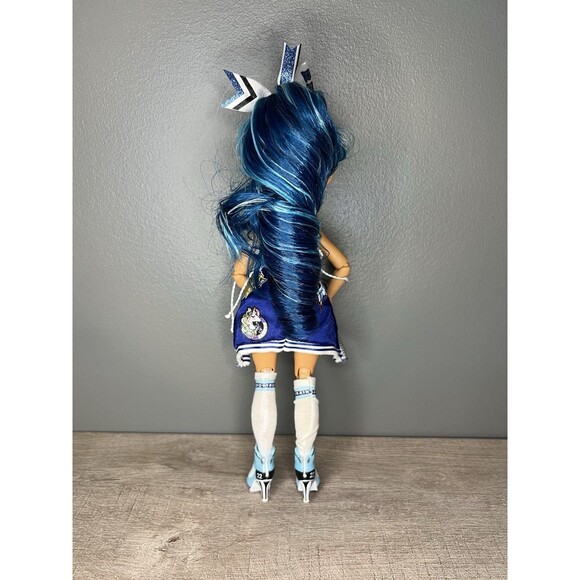 RAINBOW HIGH Fashion Doll Cheerleader Skylar Bradshaw #22 w/Outfit,Jacket,Shoes - Picture 4 of 6